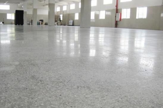 耐磨地坪和液態(tài)鋼化地坪